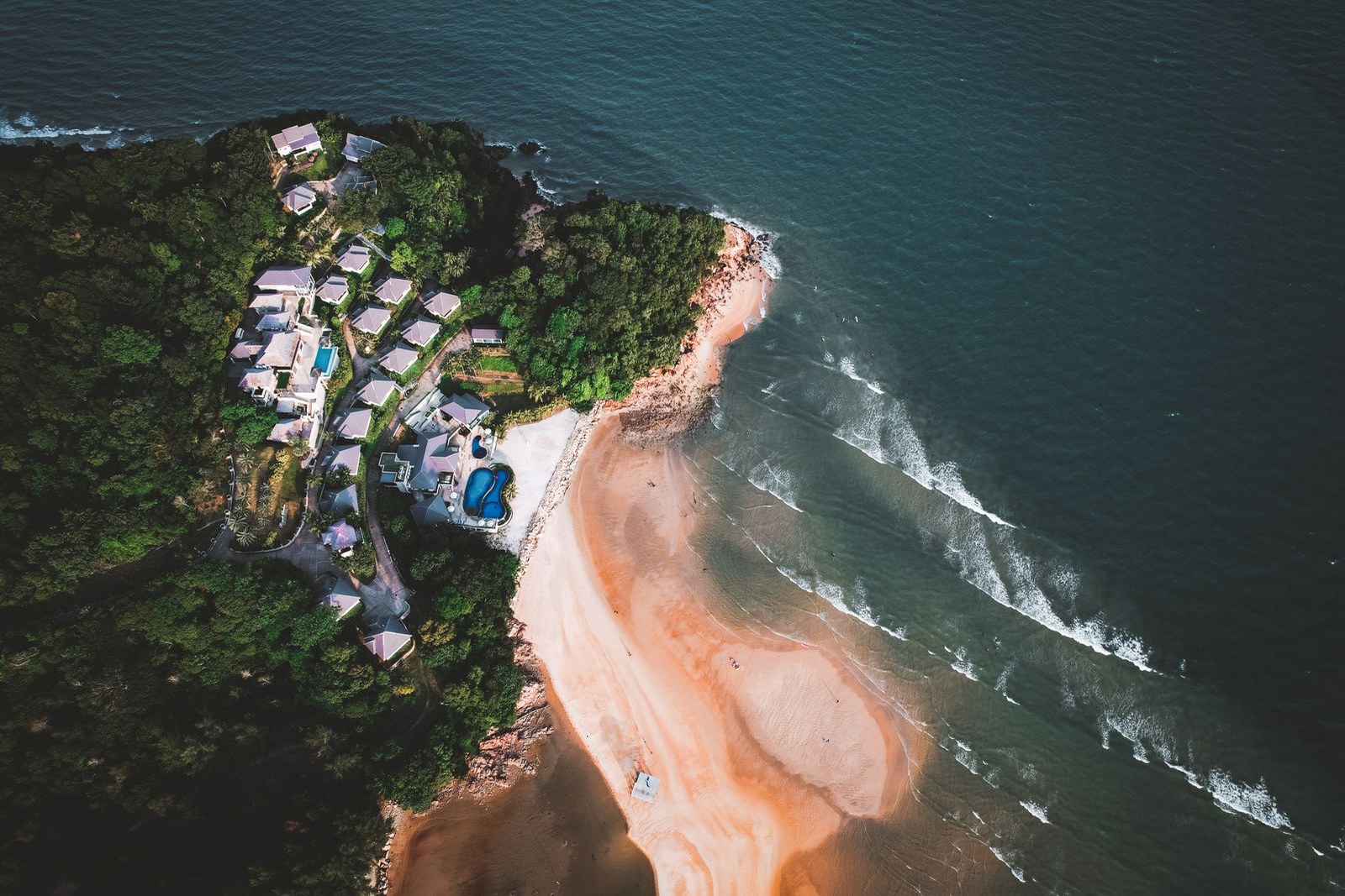 Staying in Yalong Bay